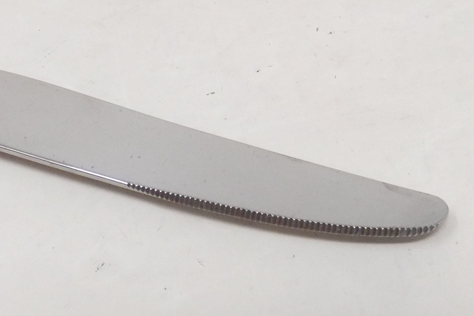 Oneida USA Camber Cresta Windswept Scroll Stainless Flatware 2 Table Knives