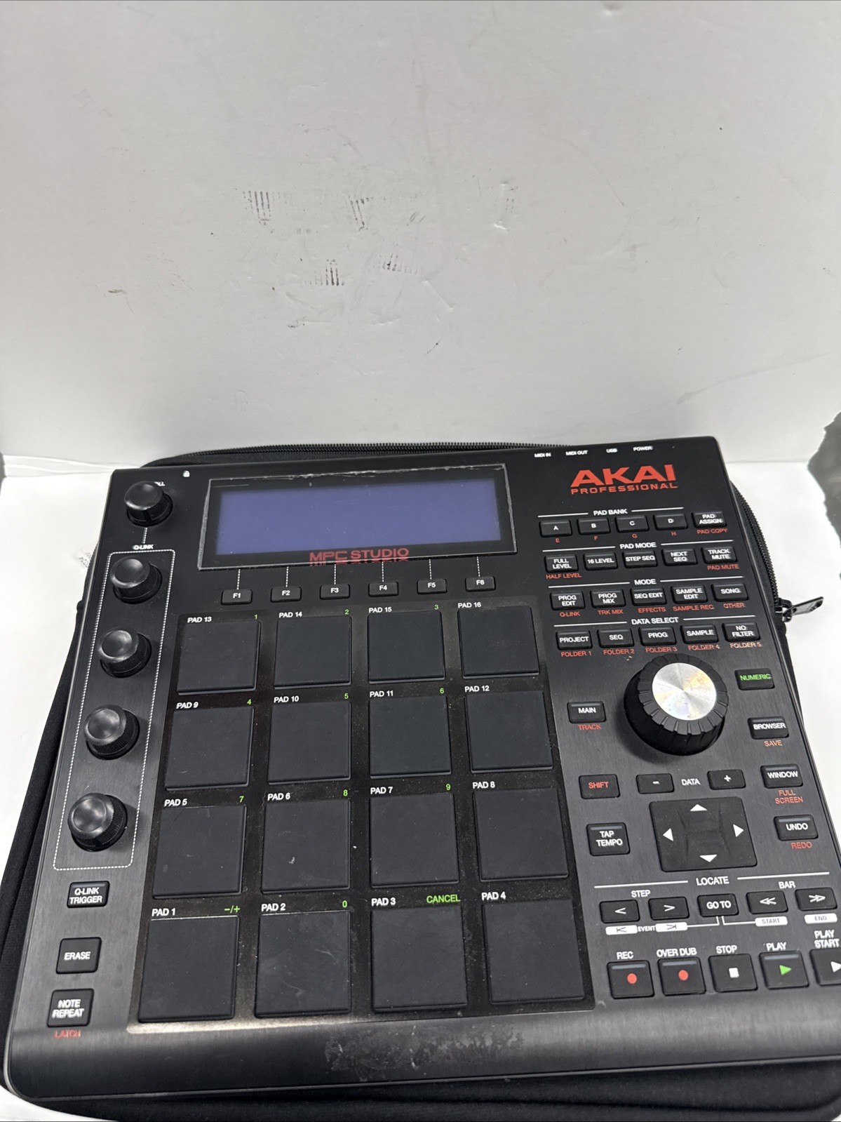 Akai Professional MPC Studio Black with case