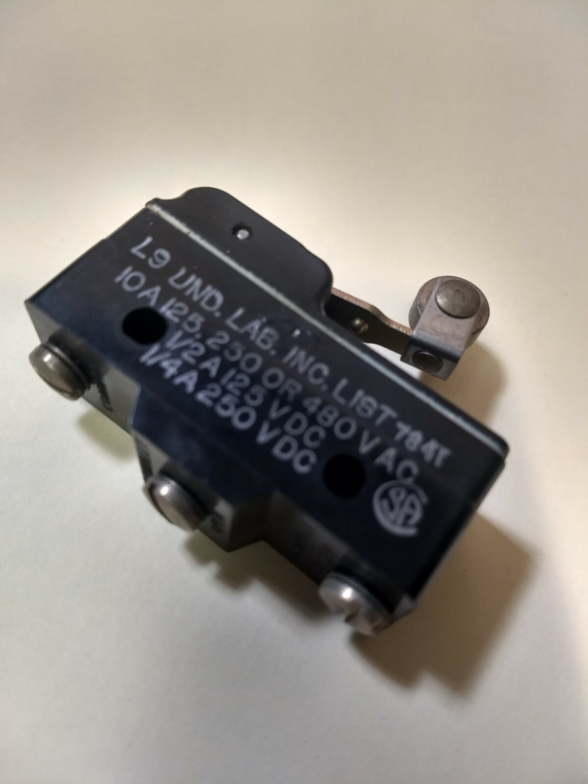 NOS Microswitch BZ-3RW8221555513T Roller Type-Fixed US Shipping