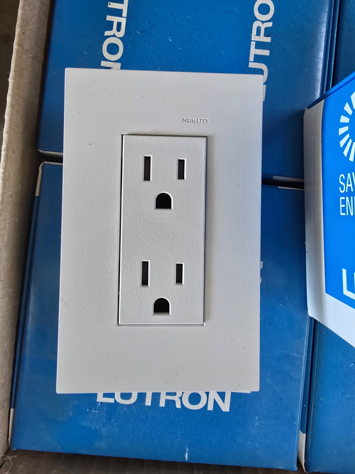 Lutron LTR-F15-TR-WH 15A Tamper Resistant Duplex Outlet w/ Faceplae Lot Of 19
