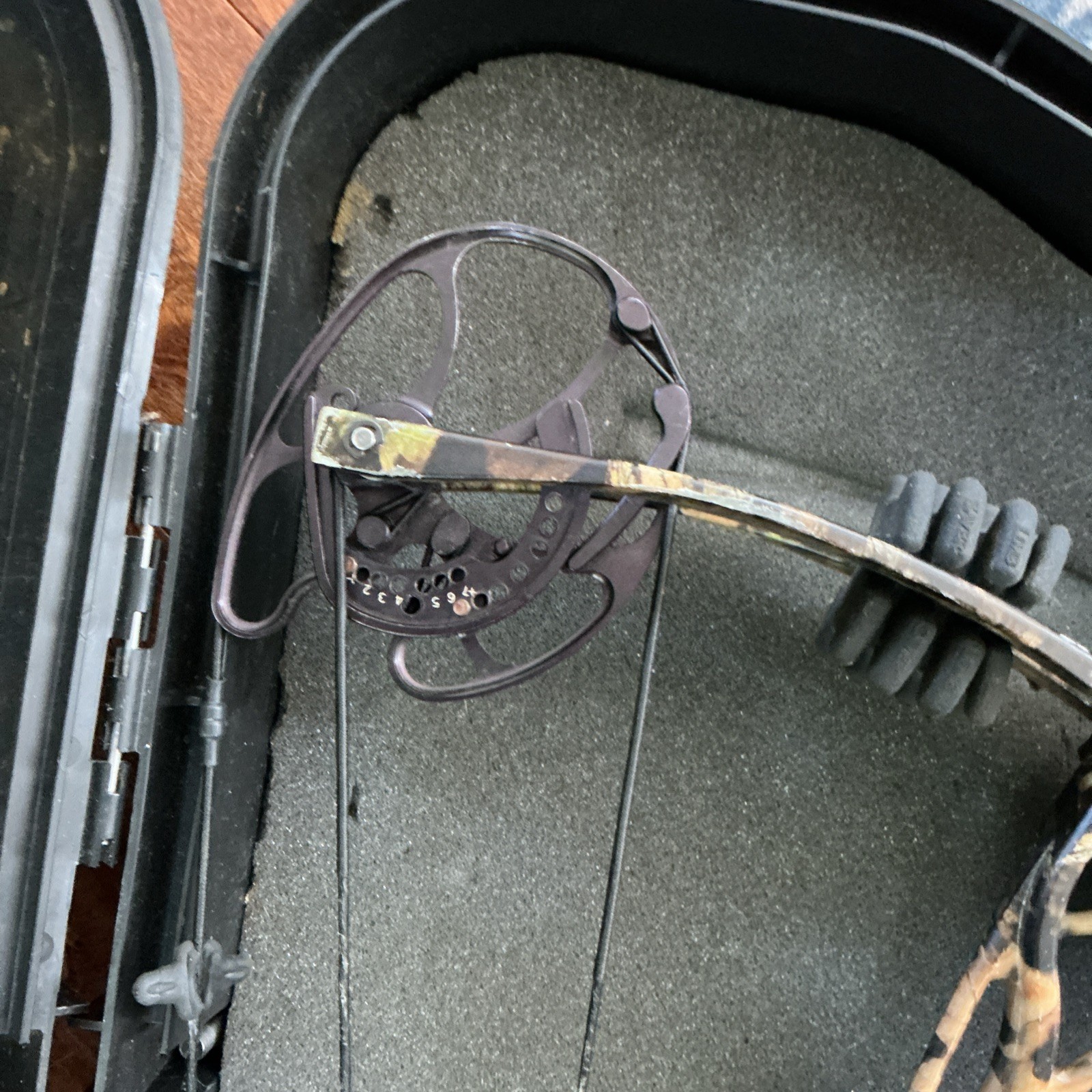 Martin Alien Compound Bow – 70lb Draw – Includes Hard Case – Ready to Shoot