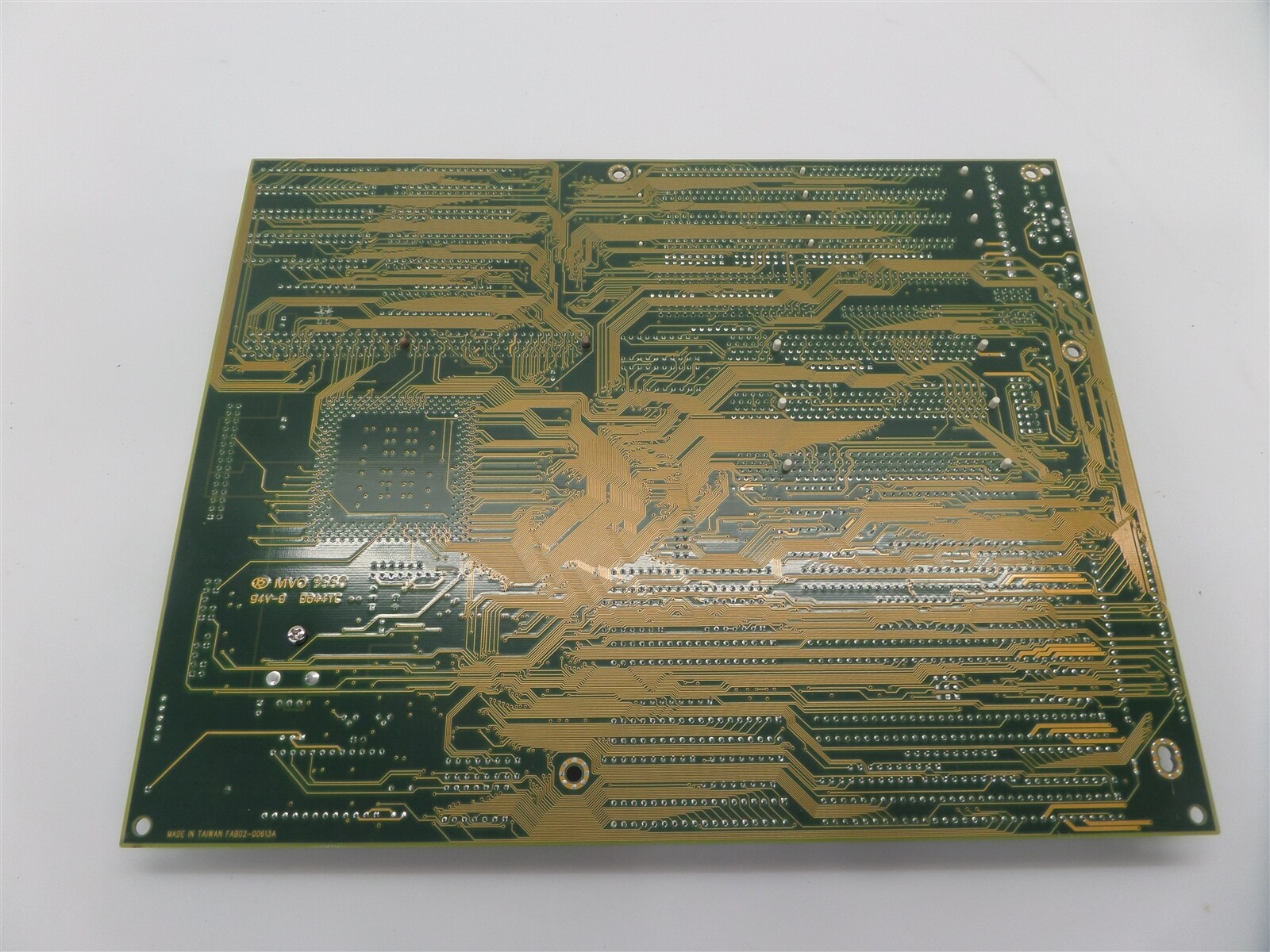 Freetech 586F61 Socket 7 Motherboard 01-00613A - No CPU No RAM