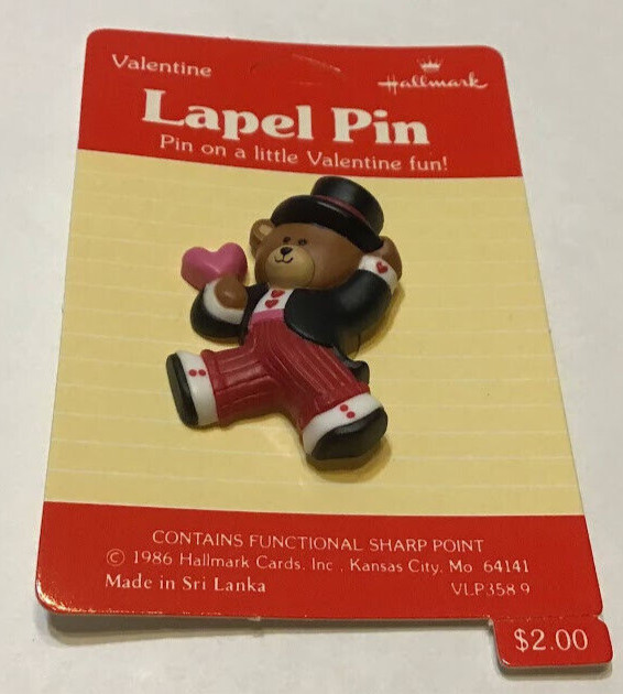 Hallmark Lapel Pin Valentine's Day Bear In Suit Holding Heart NOC