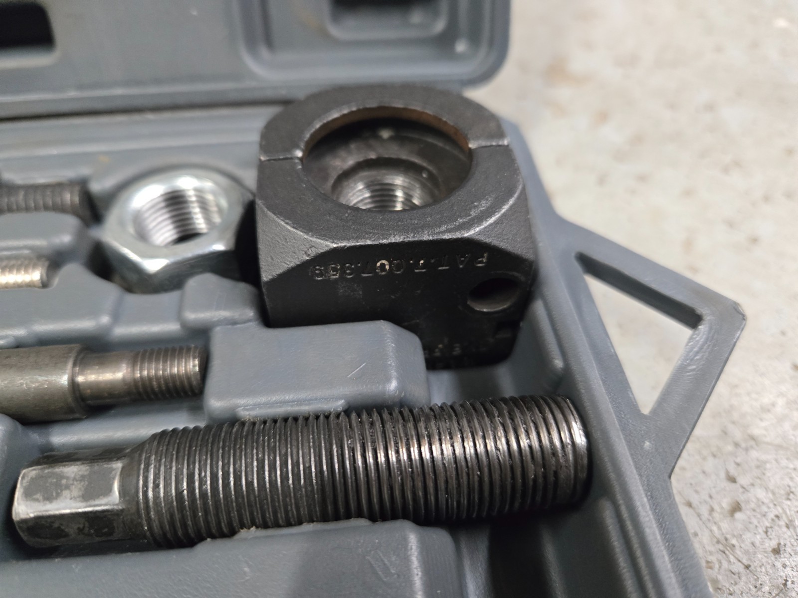 Napa "no slip" pulley puller/installer #39000