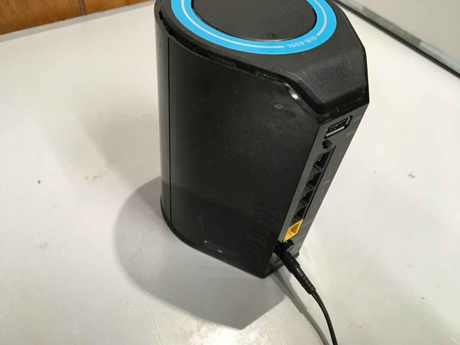 D-LINK Model DIR-636L Black Tower 4 Port Wireless Router