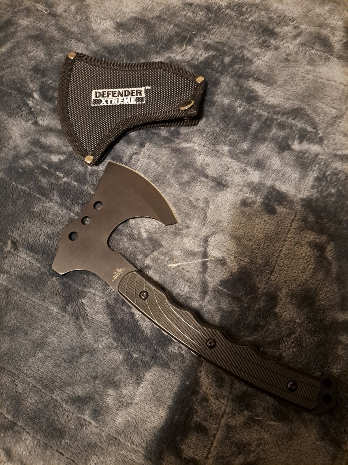 Defender Extreme Hatchet