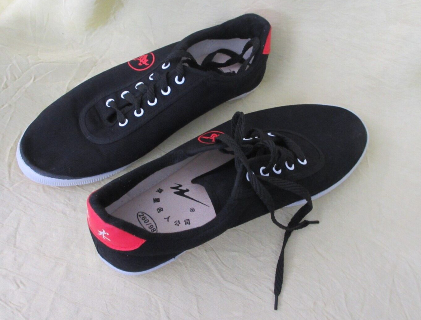 TAI CHI kung fu Practice shoes SNEAKERS  black / red logo size L us SELLER