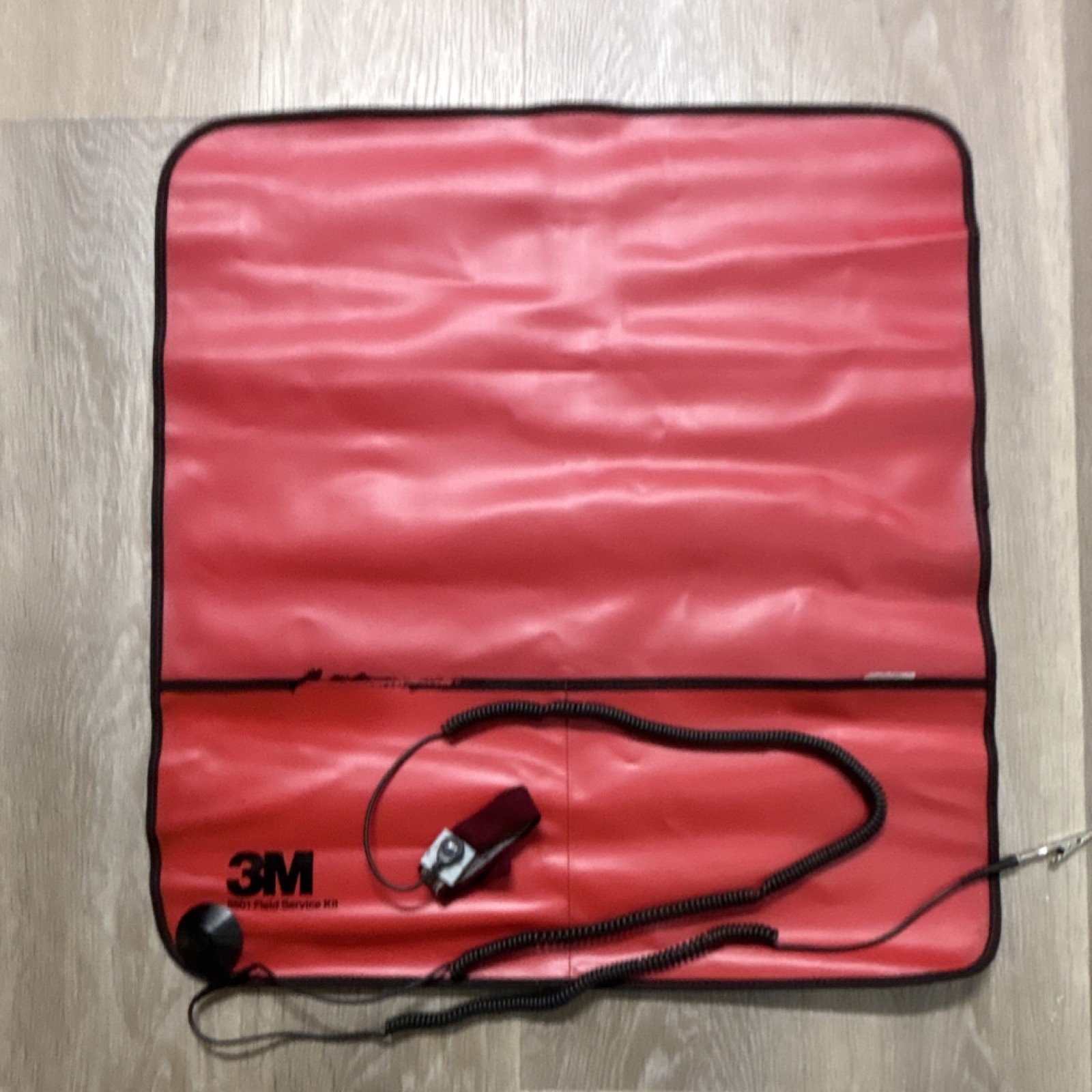 3M 8501 Field Service Kit Portable Static-Dissipative Mat with Accessories