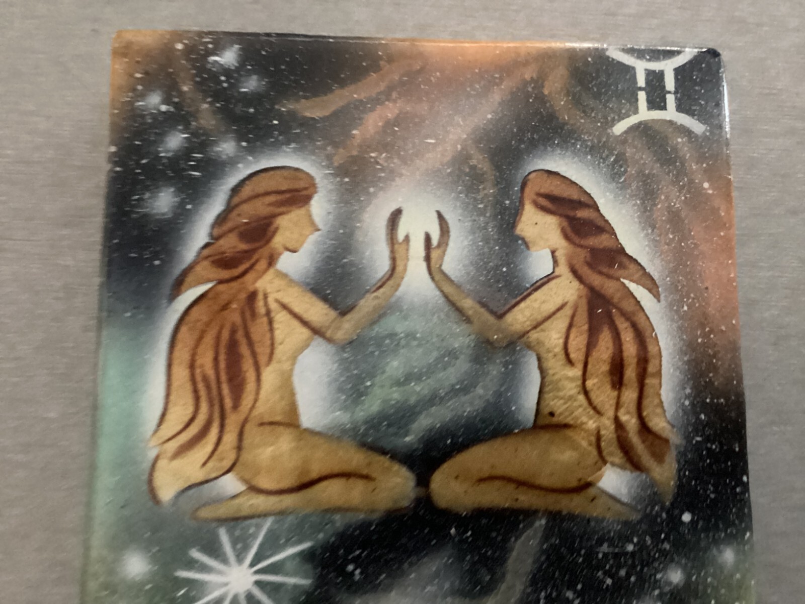 1185H   GEMINI     ZODIAC  ~  CAPIZ SHELL TRINKET BOX