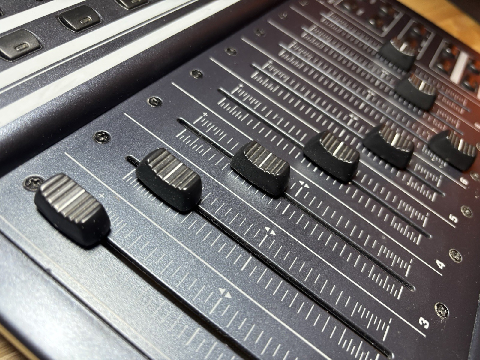 Behringer B-Control BCF2000 USB Controller BCF-2000 Control Surface U241889