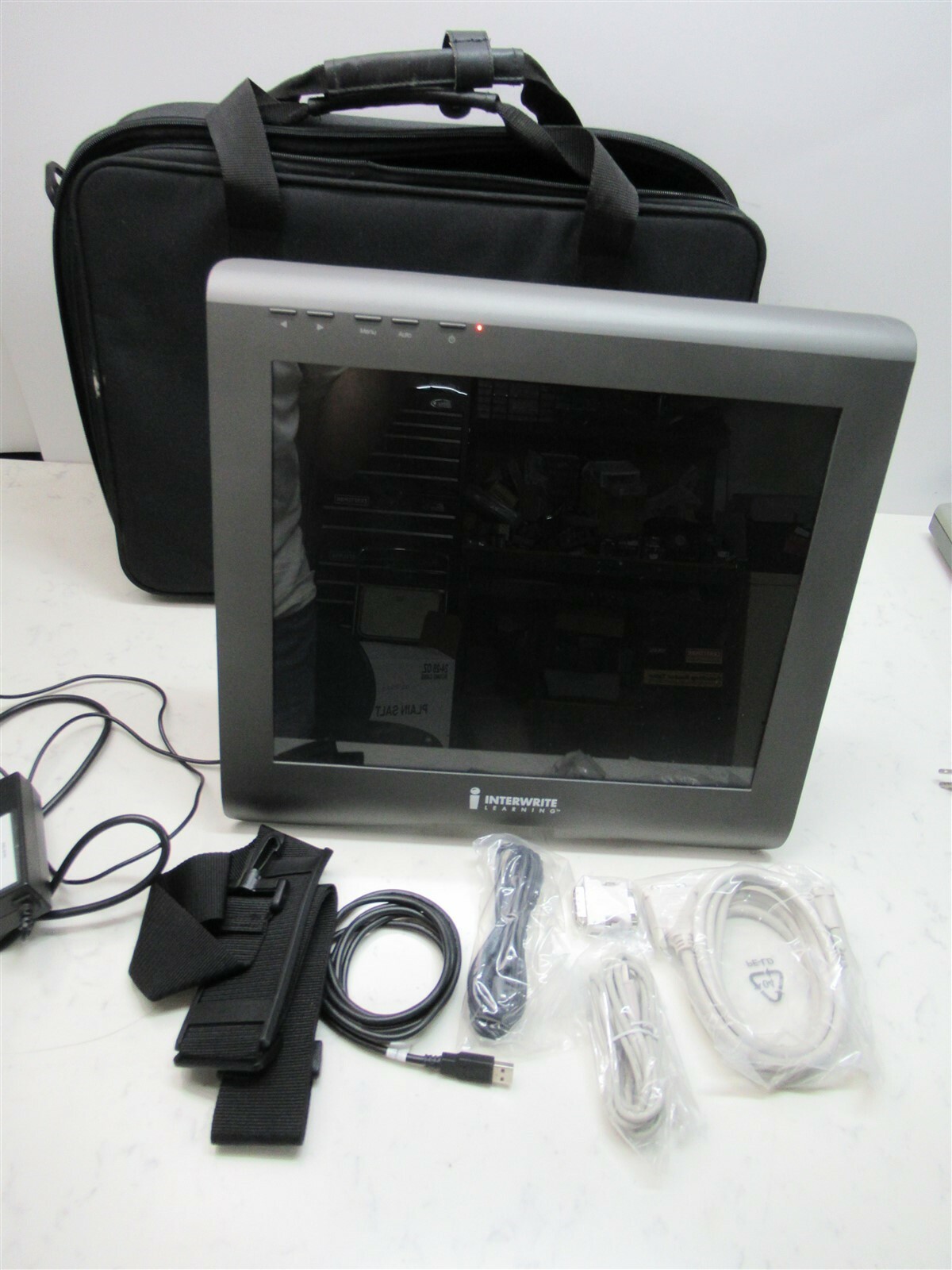 Interwrite Learning 17 Inch JME Tablet LCD Monitor Case & Extras No Stylus