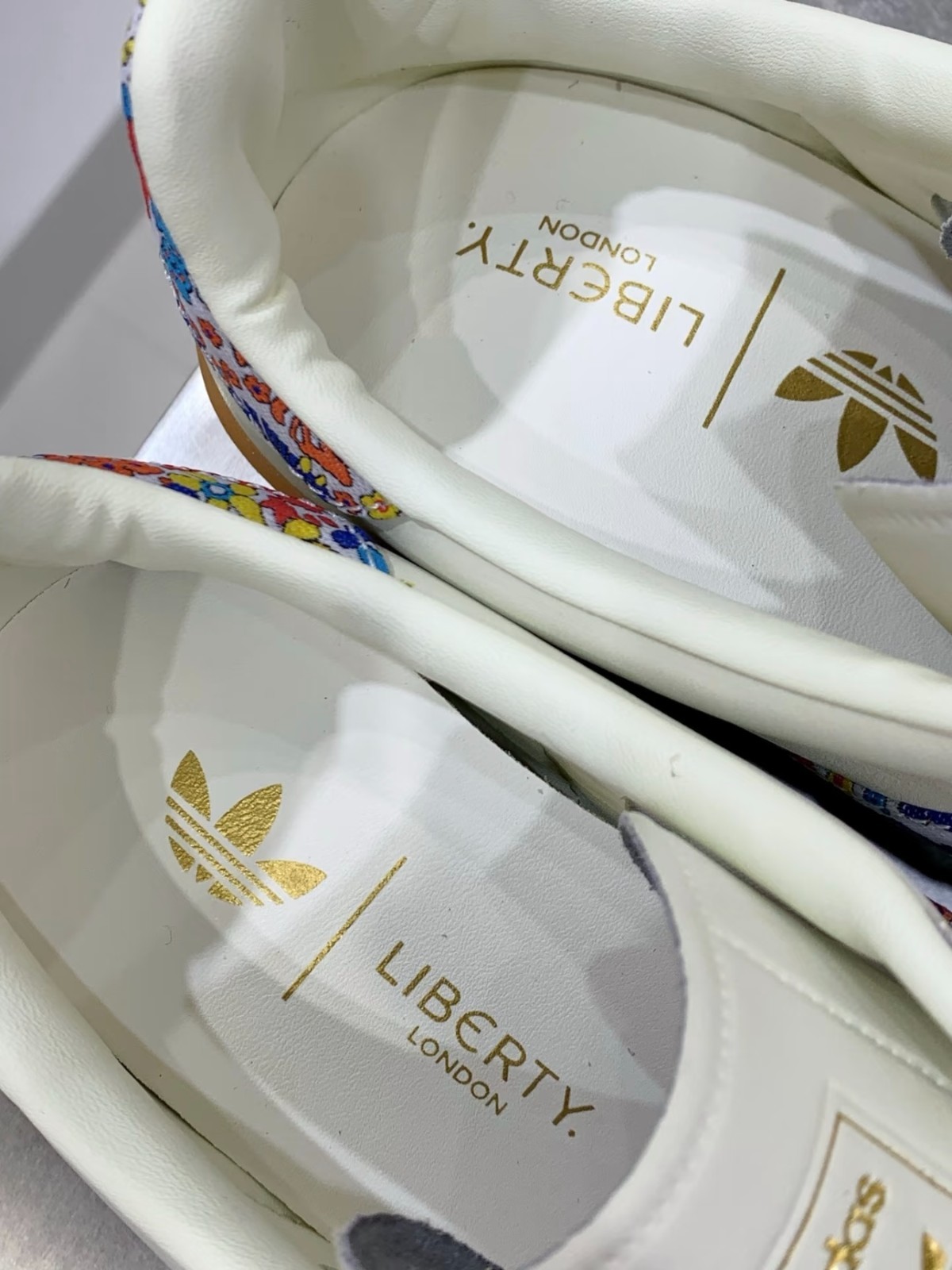 Liberty London x adidas Gazelle Indoor Floral Embroidery Off White JH7370 Women