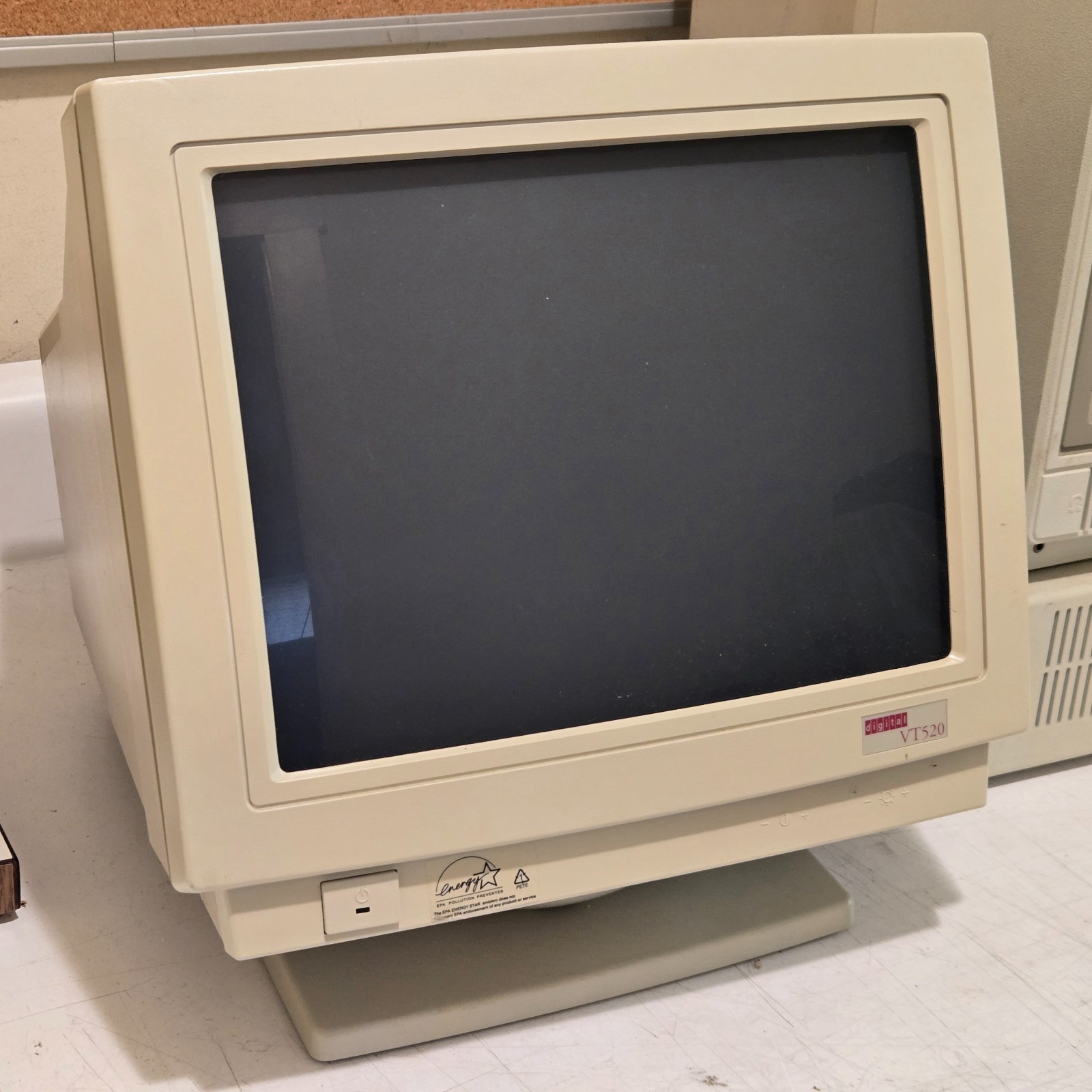 DEC Digital VT520-A4 multi-session terminal  - POWER & CHIME, NOTHING ON SCREEN