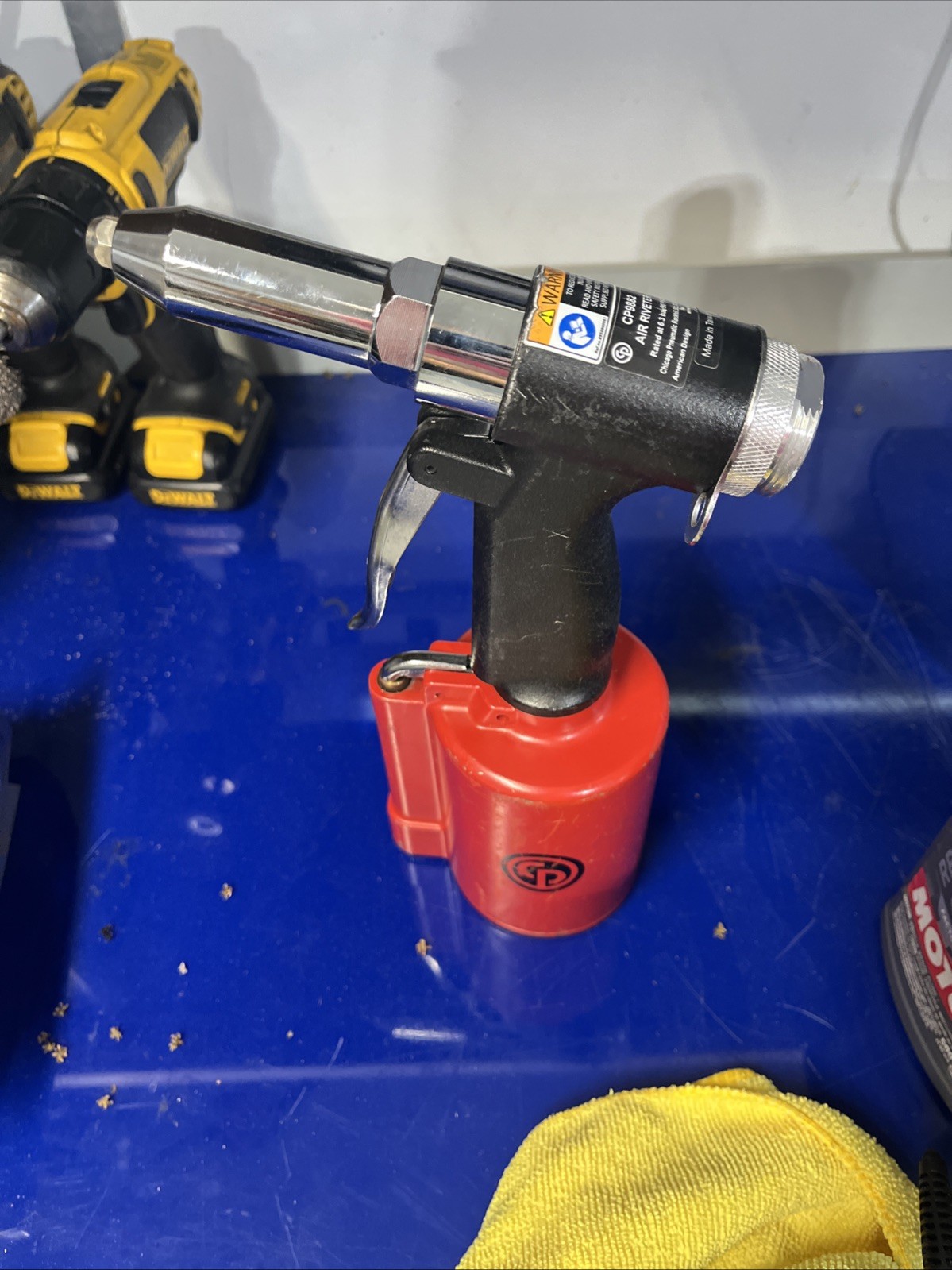 CP Chicago Pneumatic Air Riveter CP9882