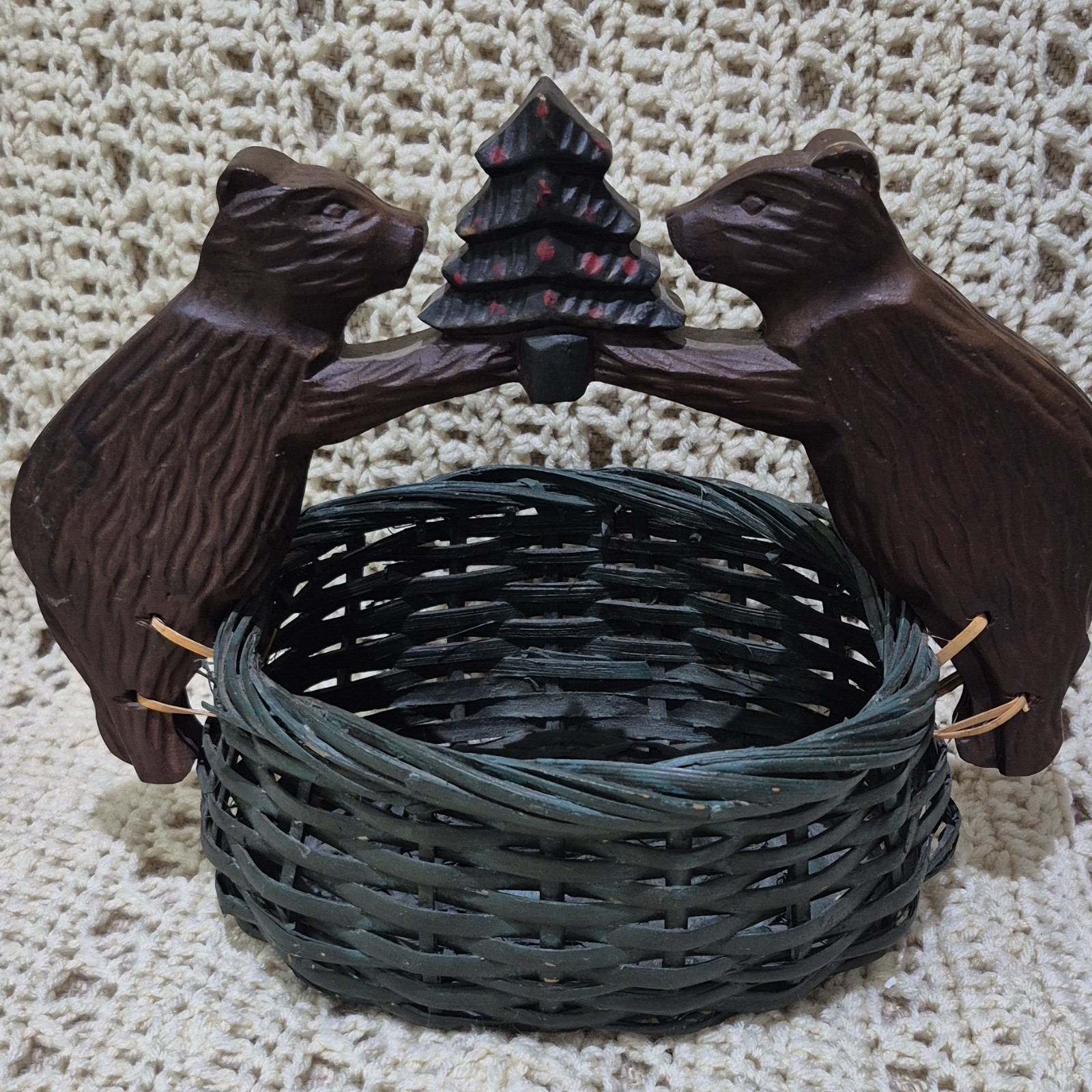 Vtg.Wicker Bear Christmas Basket w/Handle, Oval, Medium, Country Style, 7" Wide