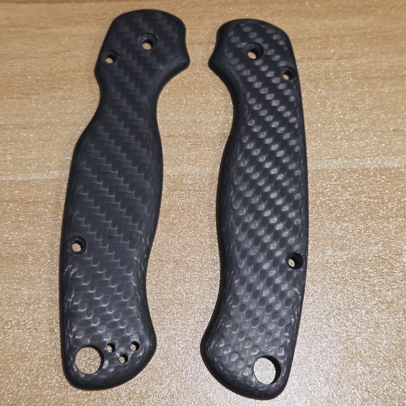 Suingab Custom CF Scales w/Radius Edge for Spyderco Paramilitary 2