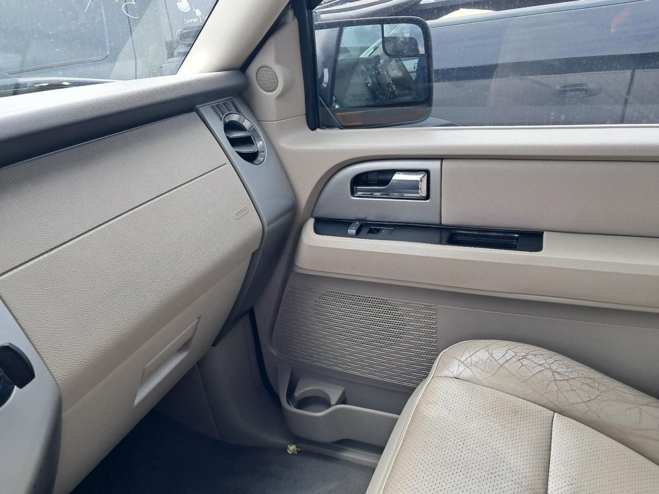 EXPEDITON 2014 Glove Box 5001449