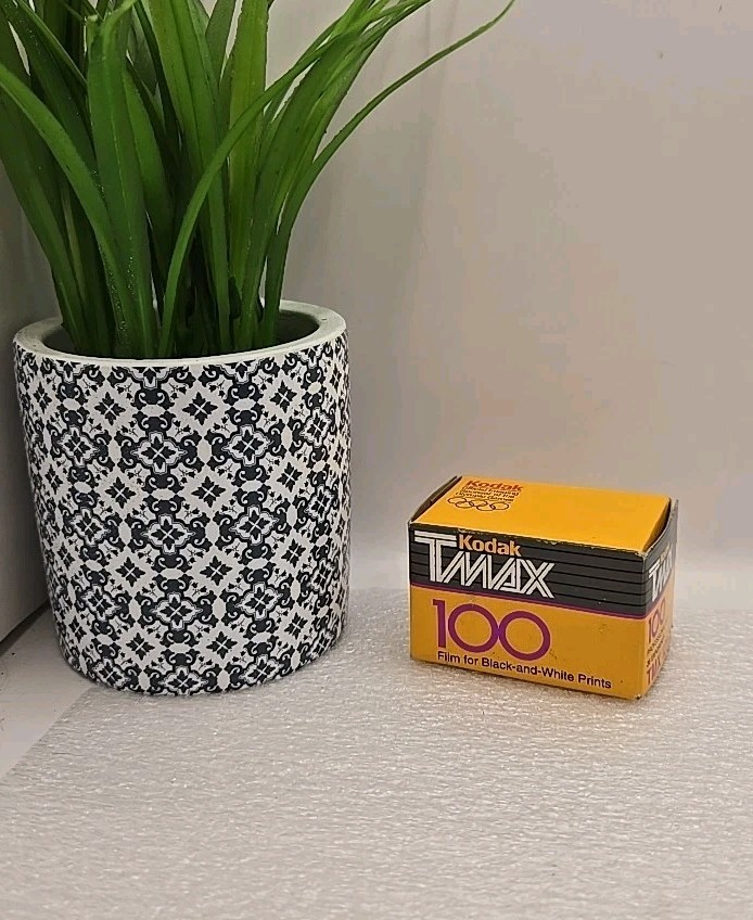 KODAK TMAX 100 PROFESSIONAL TMX 135-36 EXPIRED 10/2002 UNOPENED BOX  "ONE ROLL"