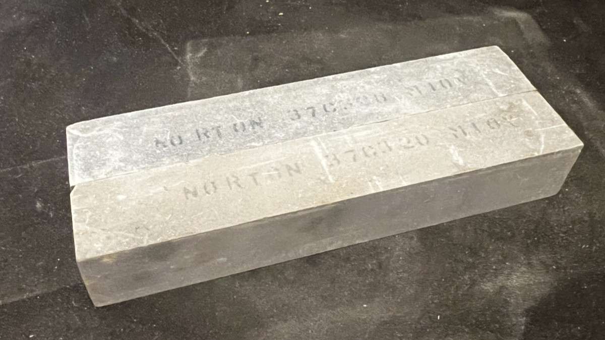 New Norton 37C320 M10V 1" square x 6" long Dressing Stones Set of 2