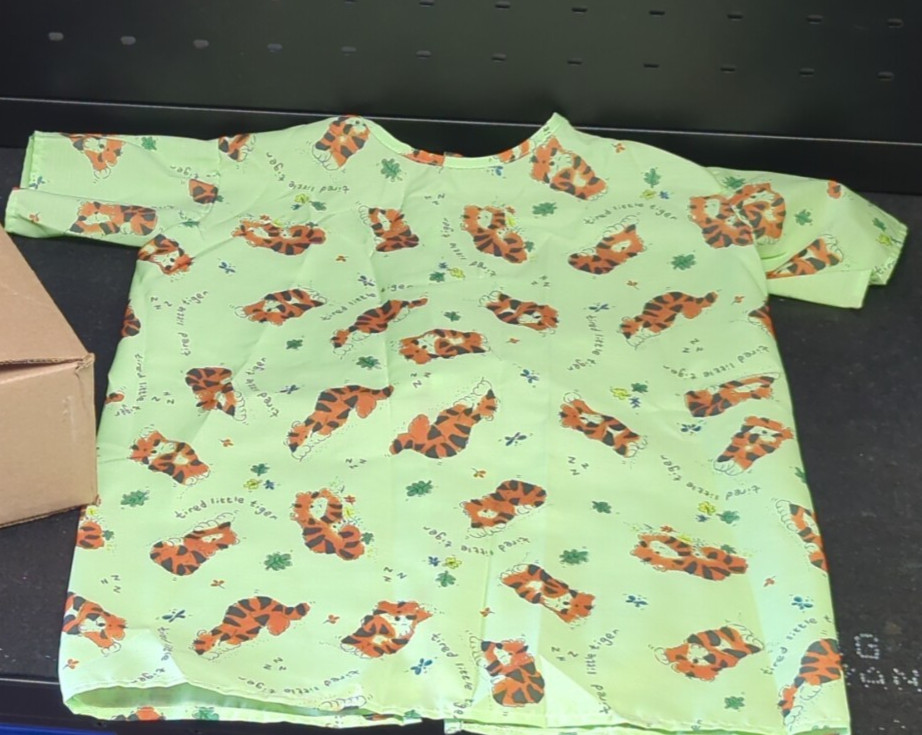 (1) Medline Pediatric Tired Tiger Print Pediatric Medium Green Gown
