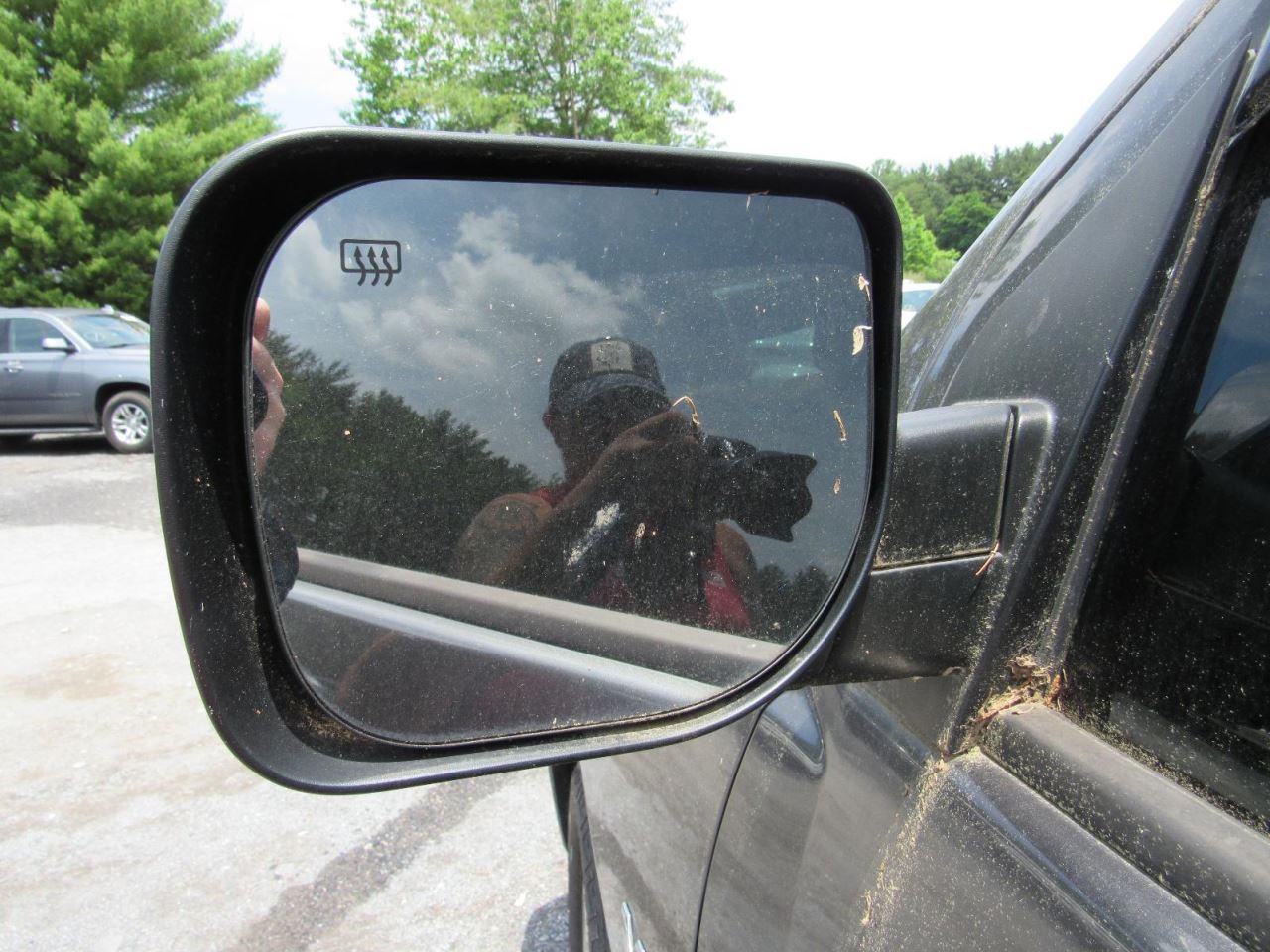 TITAN 2004 Glove Box 1055662