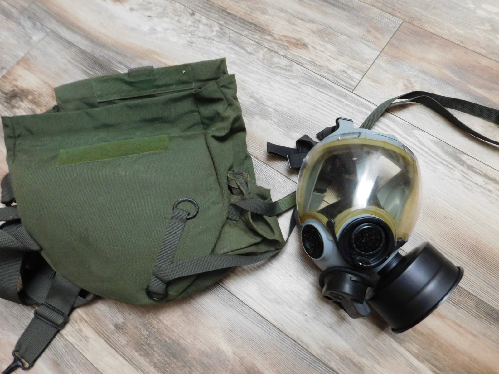 USGI MSA 5479 GAS MASK SIZE LARGE