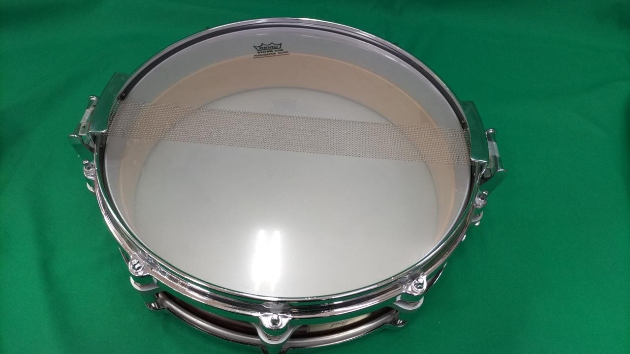Pearl Maple Piccolo Snare Drum 14 x 3.5 Free Floating System Clean
