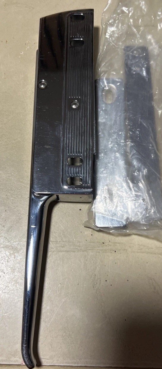 Component Hardware Group R25 Series Magnetic Latch w/ Offset Handle