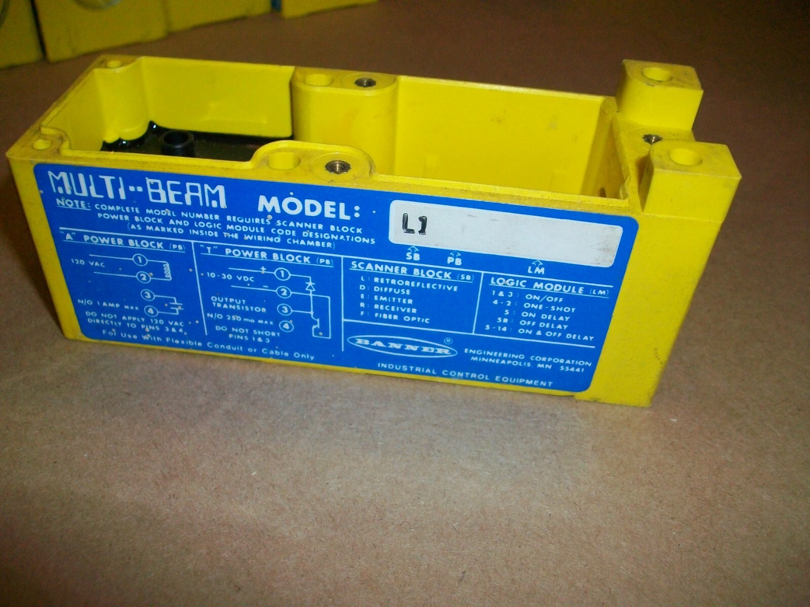 Banner Multi-Beam Sensor L1 USED