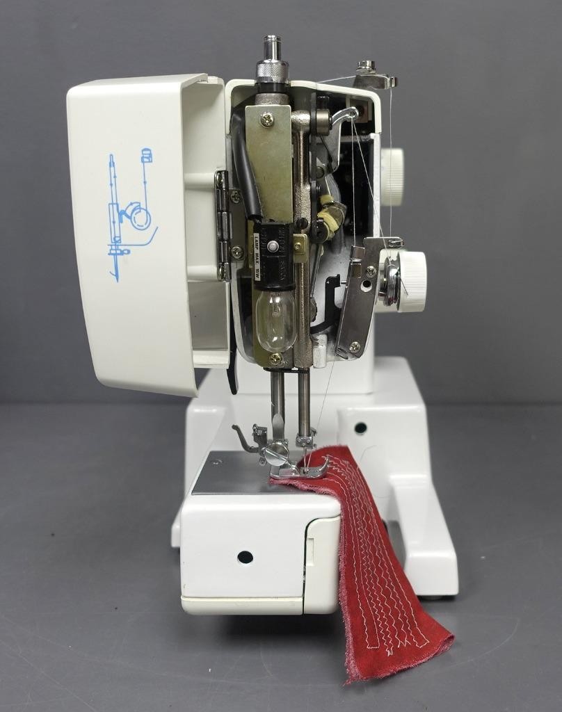 WHITE 1418 Sewing Machine 13-Stitch w/ Manual/Case Tested
