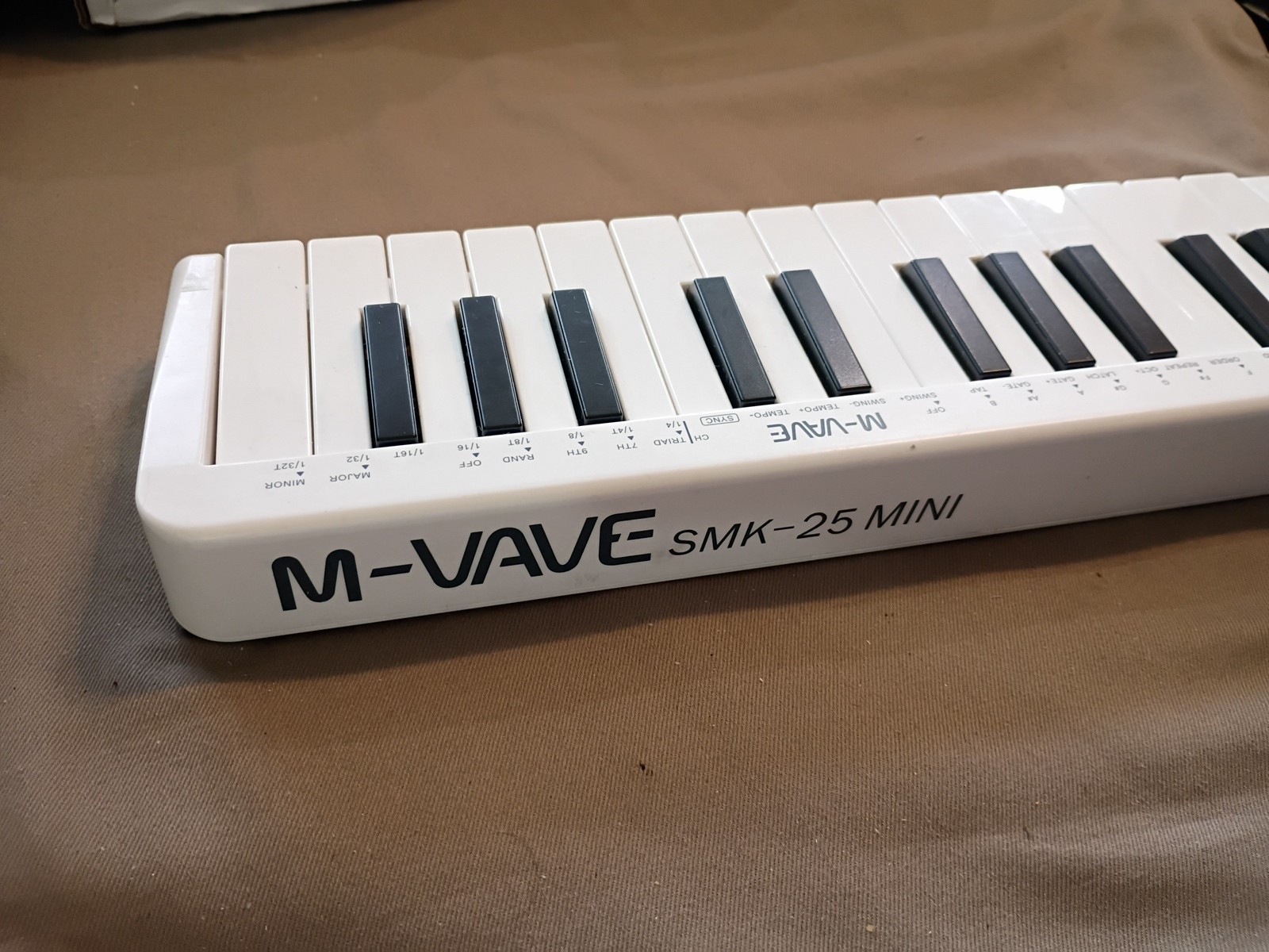 M-VAVE SMK-25 Mini Wireless Bluetooth MIDI Controller With Charging Cable