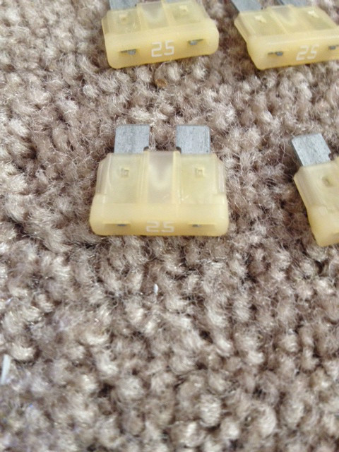 (Lot of 20) Littelfuse Automotive 25 Amp 32V ATO Fuse (NEW)