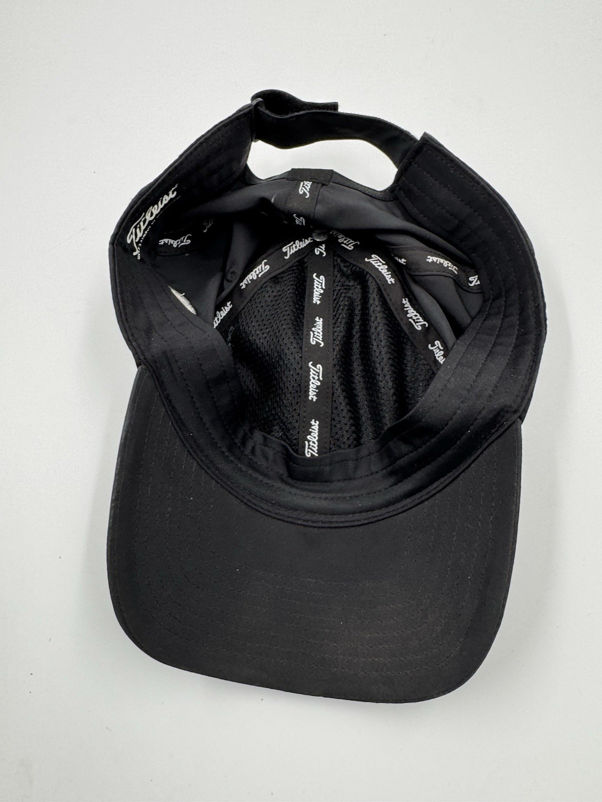 Titleist Golf Hat Adjustable Black Clean Lightweight