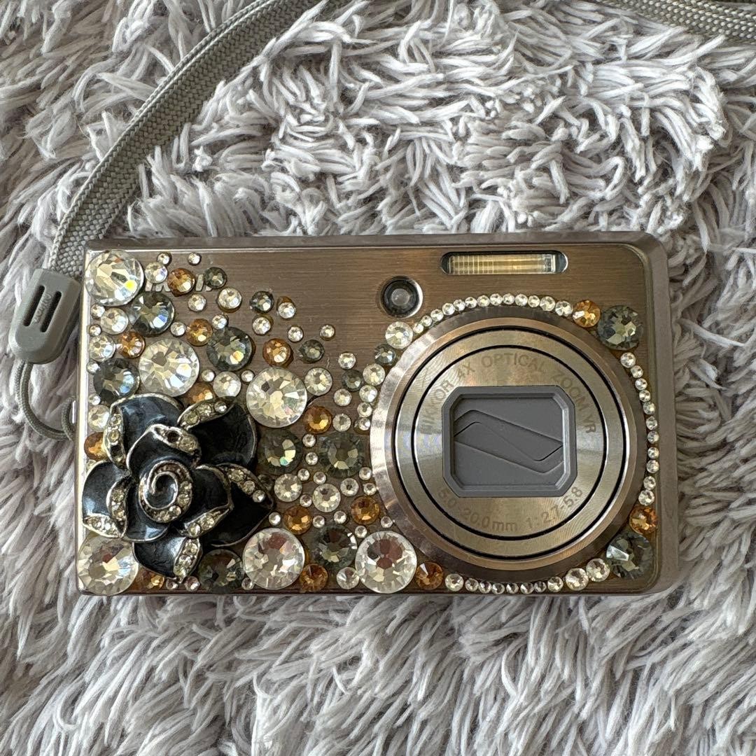 Nikon COOLPIX S600 Compact Digital Camera Decorative Design 2.7 Inch Screen