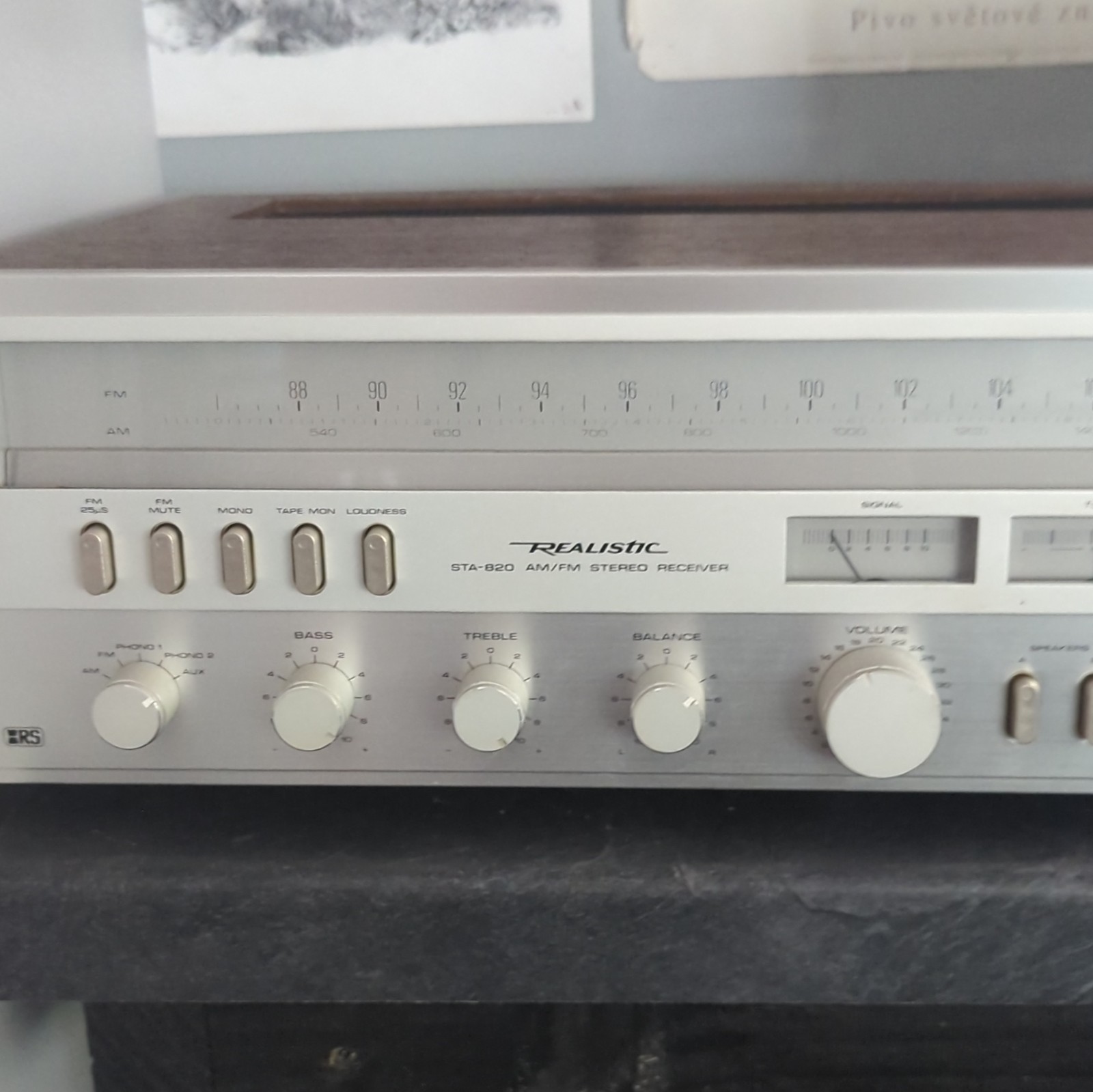 Realistic STA-820 AM/FM 2-Channel Stereo Receiver Phono/AUX Silver Woodgrain