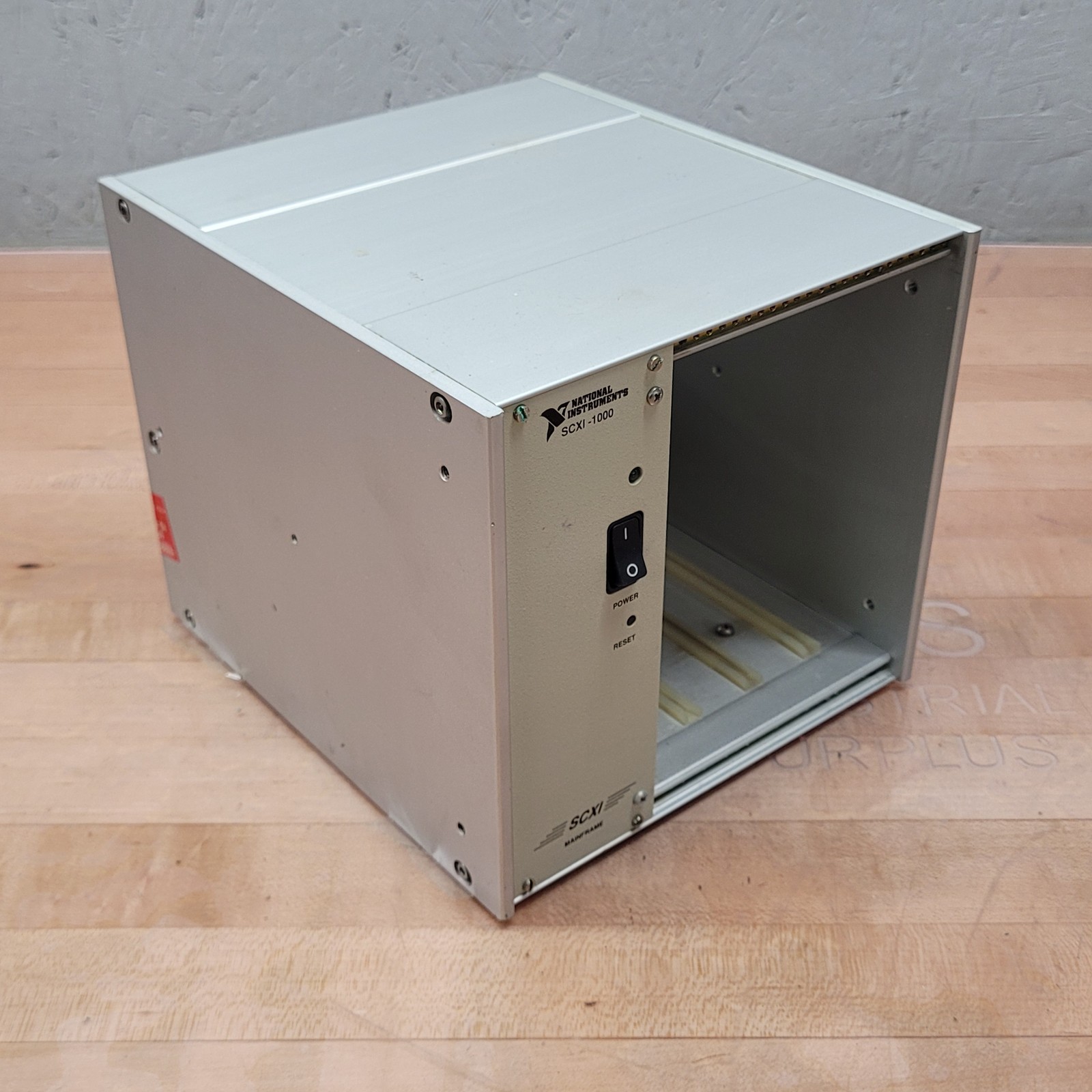 National Instruments SCXI-1000. 181445D-01 - USED