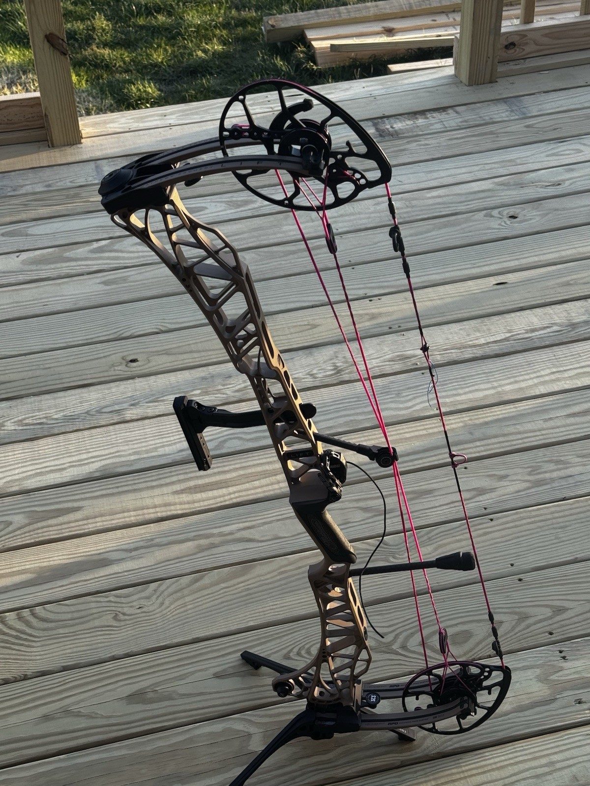 Mathews Lift 33 RH Earth - Bow Only