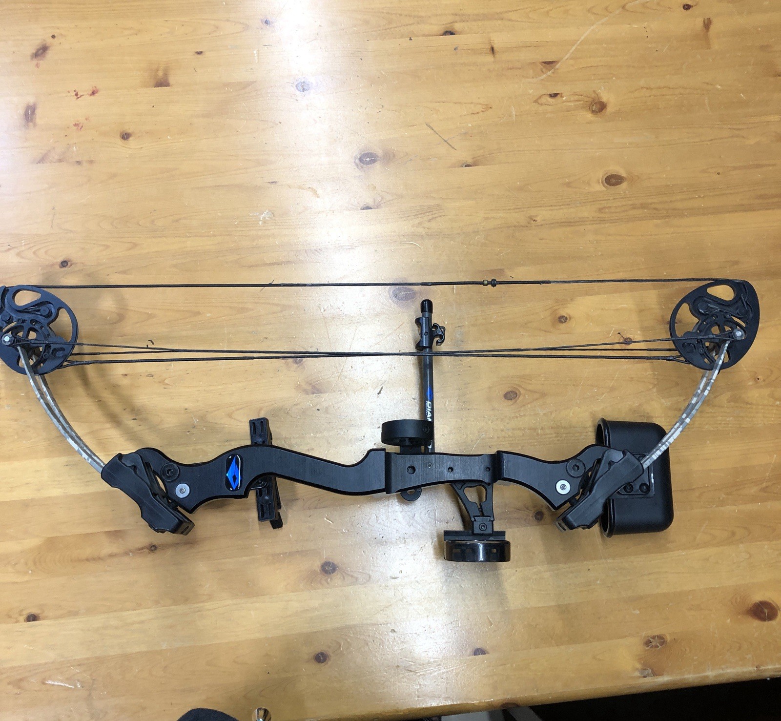 DIAMOND ARCHERY Nuclear Ice Compound Bow Youth Kids Black & Green Camo w/ Case