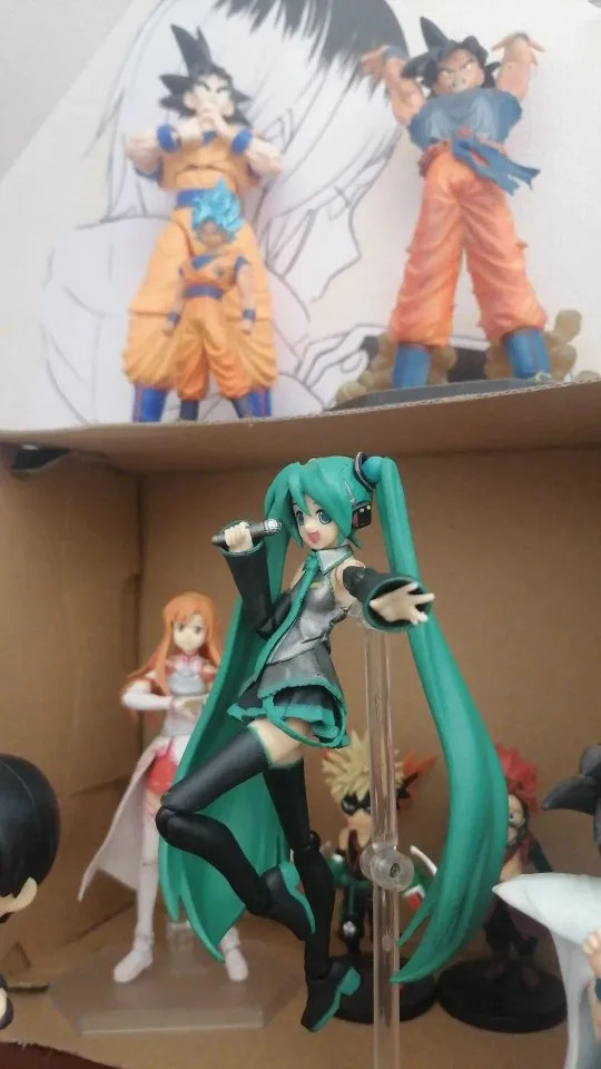 Anime Hatsune Miku action doll with joints, including props, desktop decoration