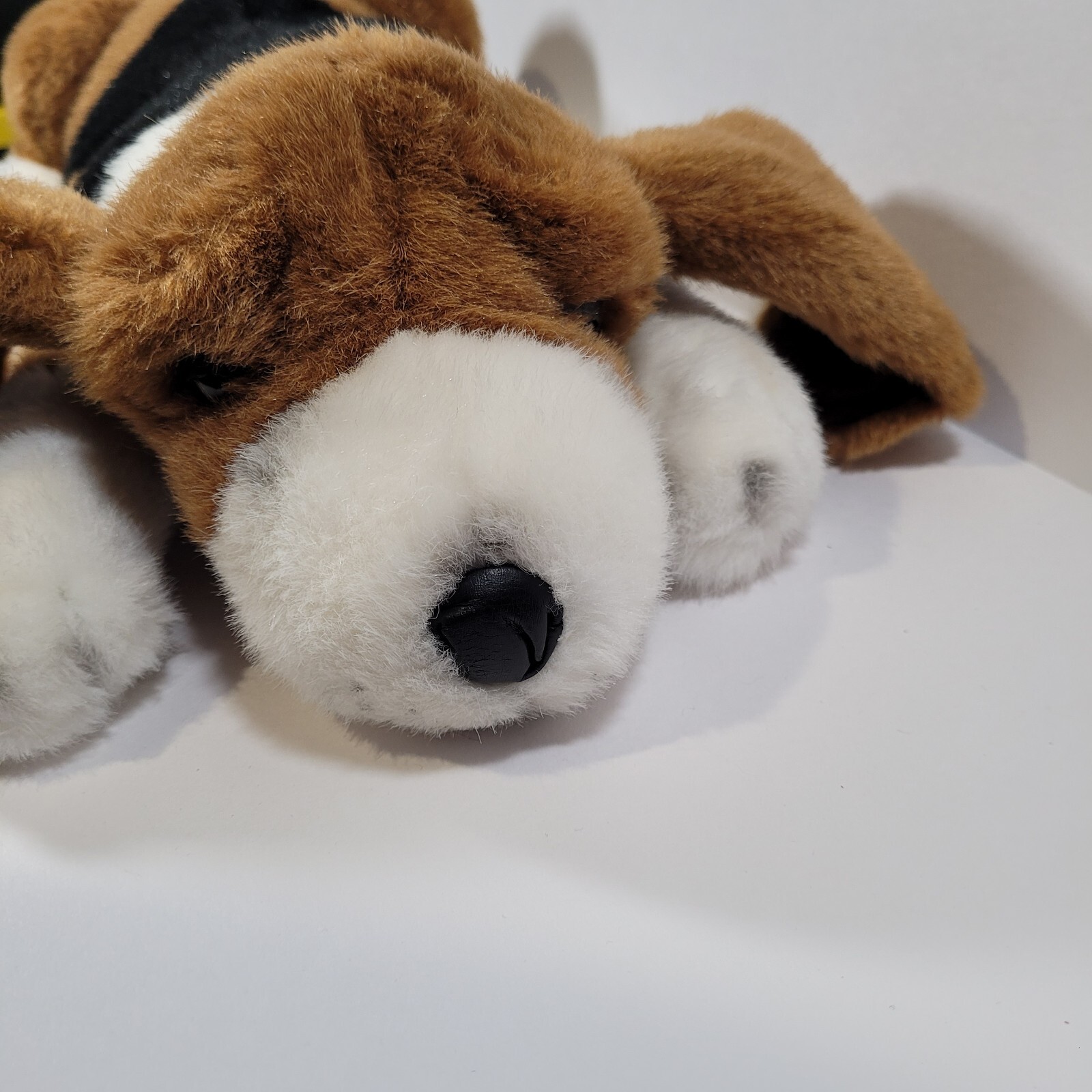 FAO Schwarz dog Puppy plush 11” Beagle Basset Hound