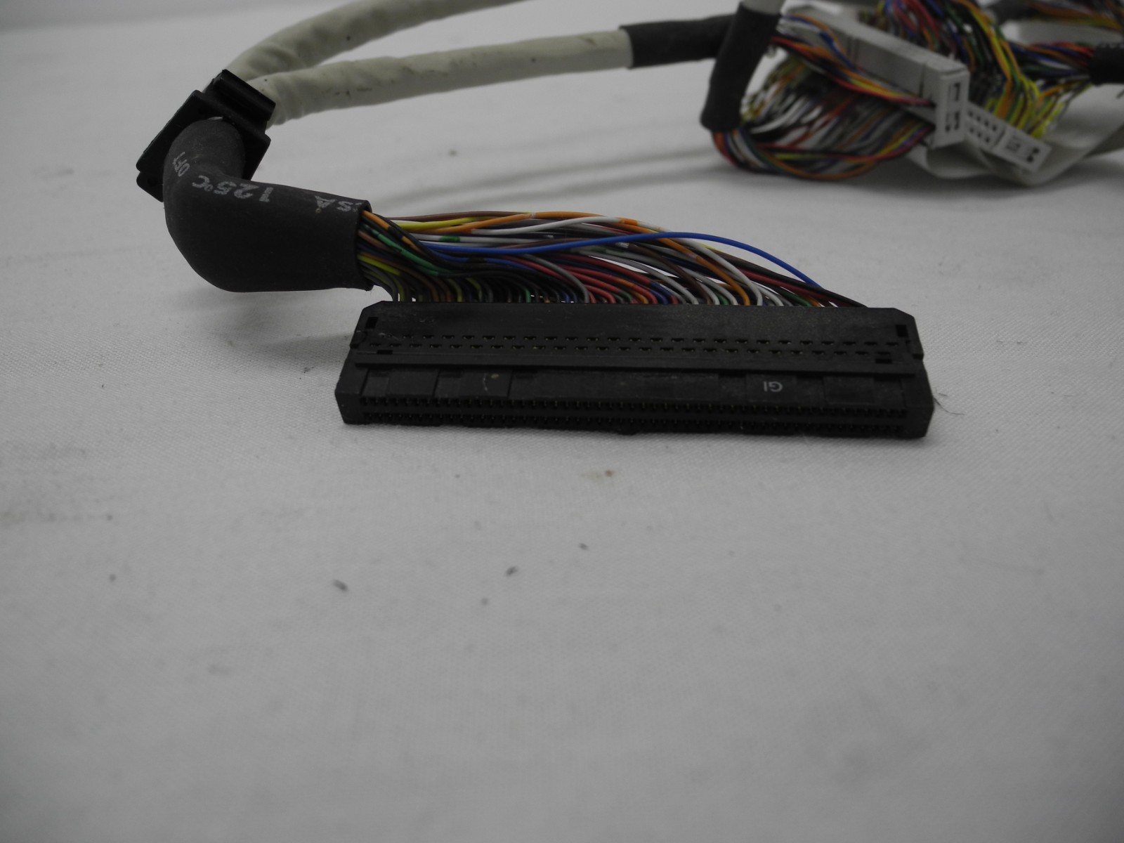 VINTAGE DEC VAX3100/MV3100 5 DEVICE SCSI CABLE 17-02943-01