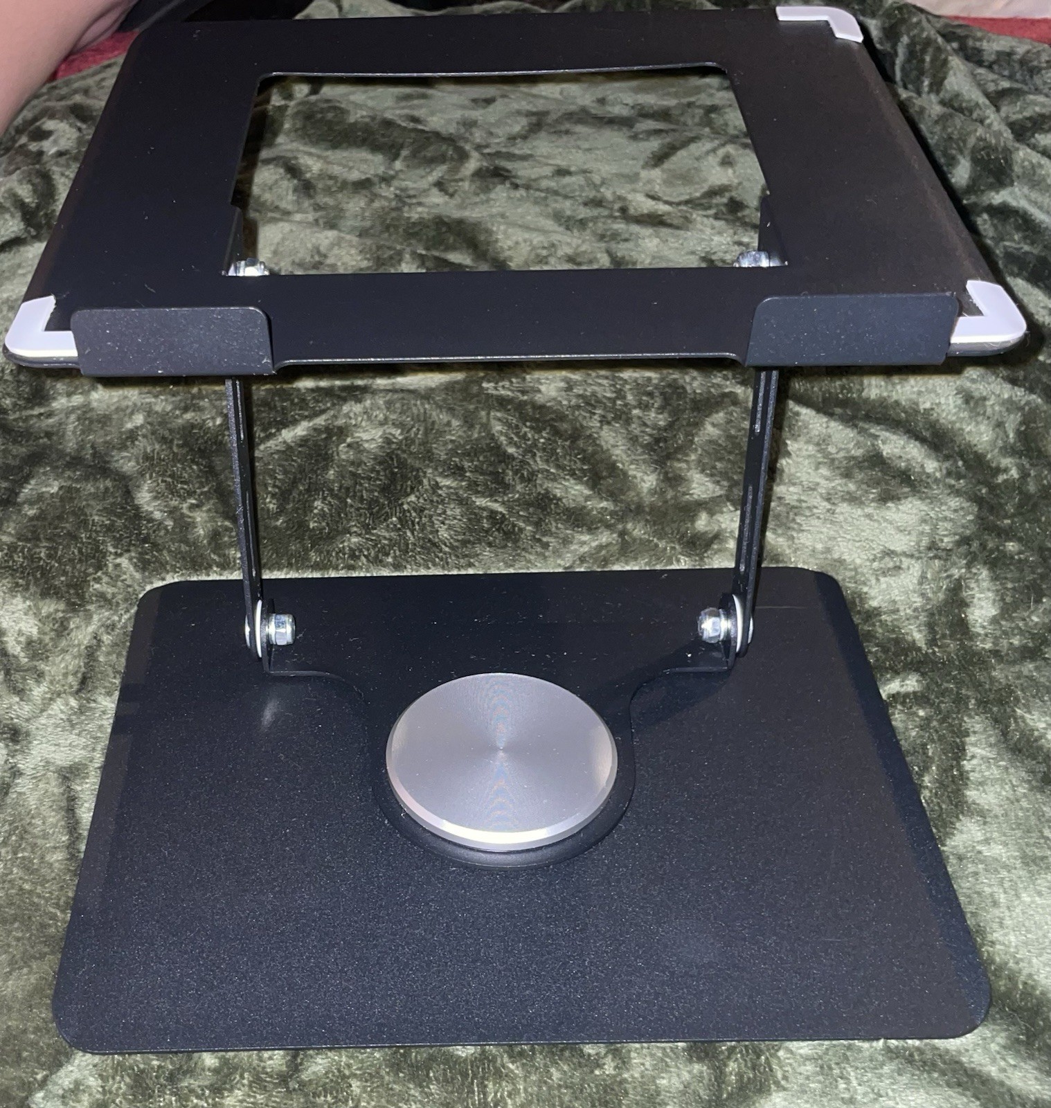 New Adjustable Metal Laptop Stand For Laptops And Tablets