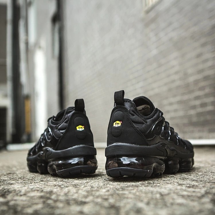 DS New Nike Air Vapormax TN Plus Triple Black comfortable men's shoes