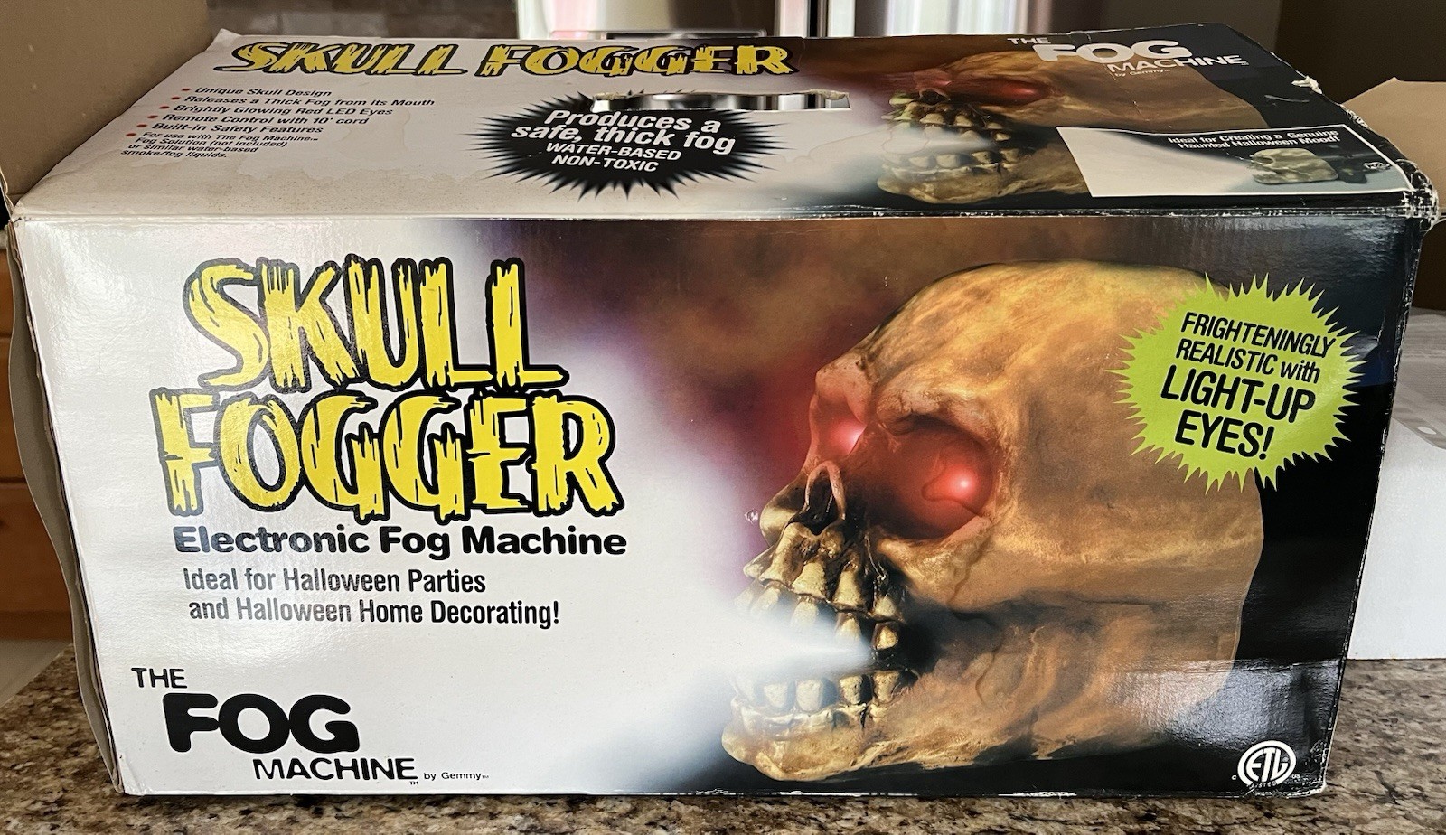 GEMMY  VINTAGE  "SKULL FOGGER" The Fog Machine RED EYES Tested Excellent