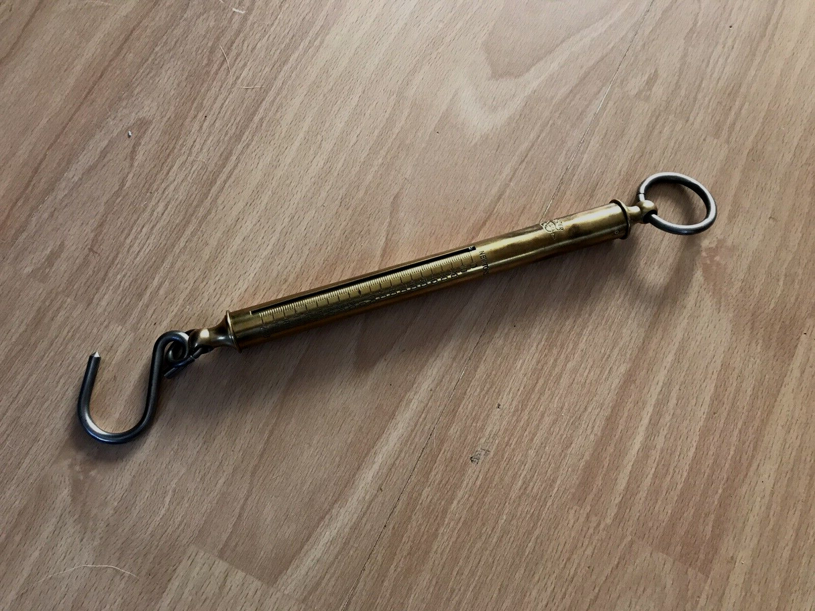 VINTAGE FISHING BRASS POCKET SALTER NEWTONS WEIGHT SPRING BALANCE 0-200 NICE