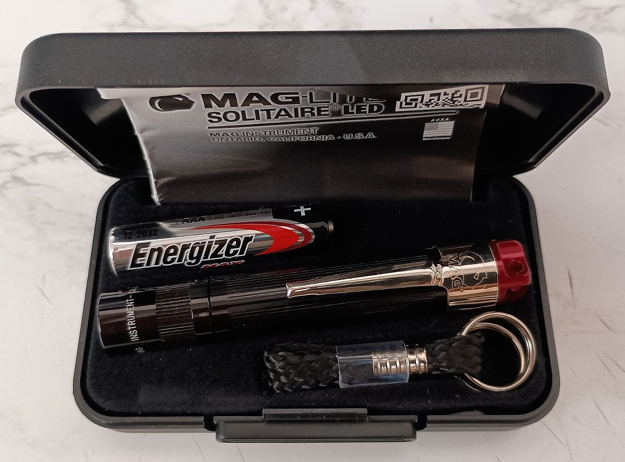 Mag-Lite Solitaire Spectrum Series LED Flashlight Colors Red, Green, & Blue