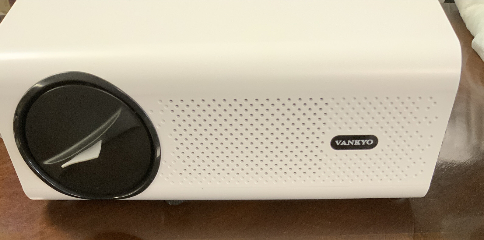 Vankyo Leisure 495W Full HD Wifi Projector No Remote