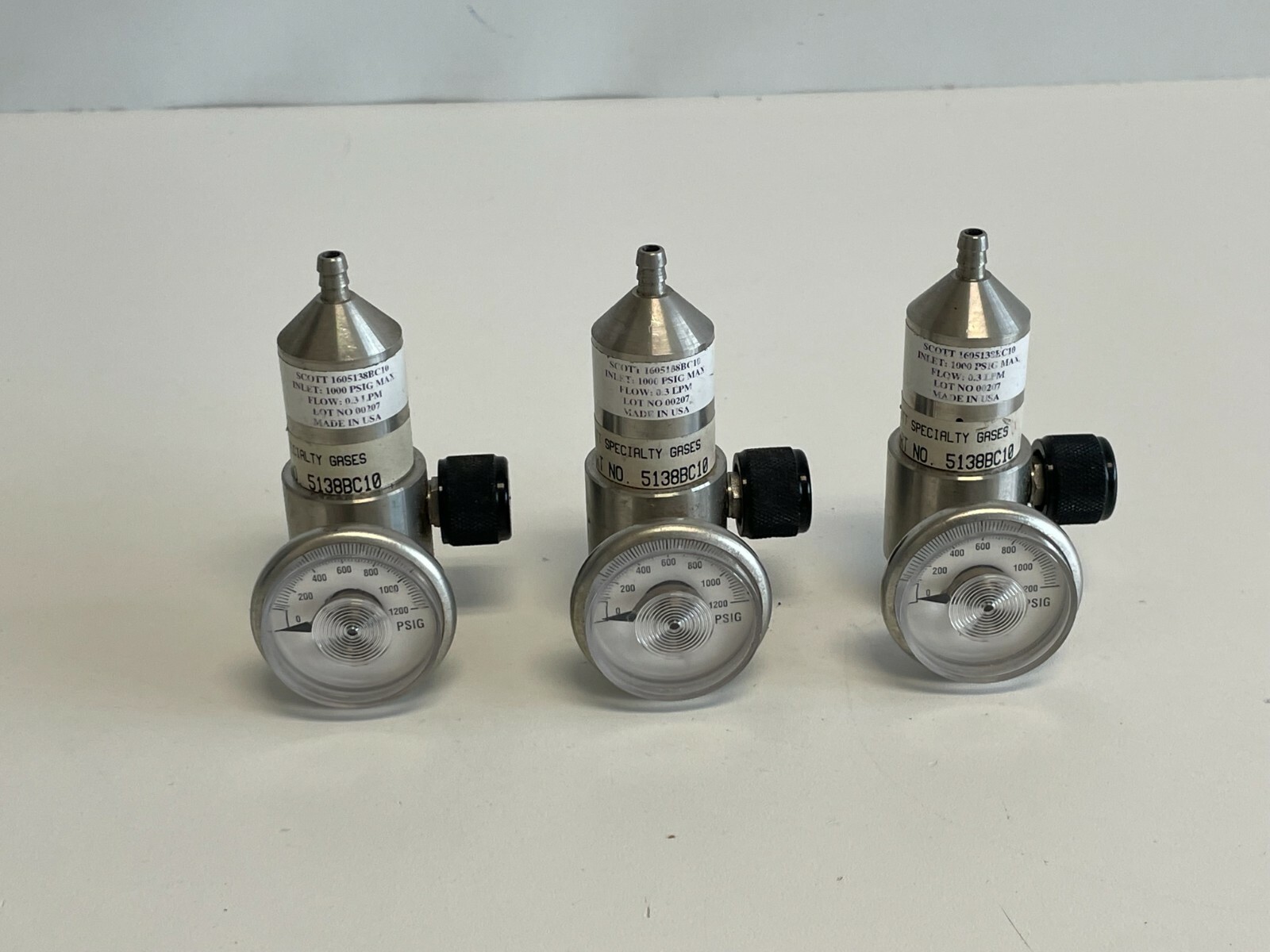 LL21:  Lot of 3 Scott Specialty Gases 5138BC10 Regulator