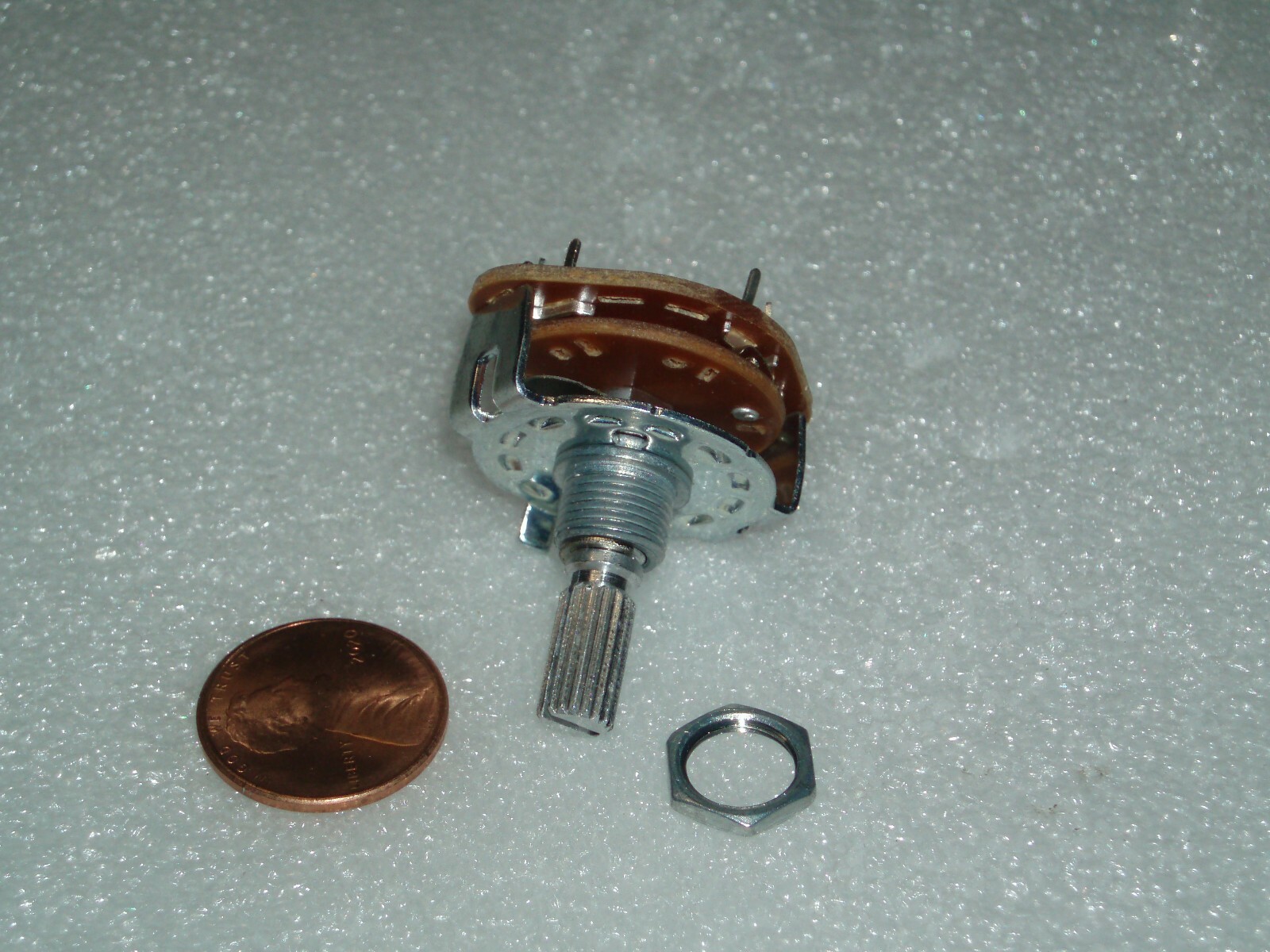 one Rotary Switch 2 Pole 4 Position shaft OD=6mm