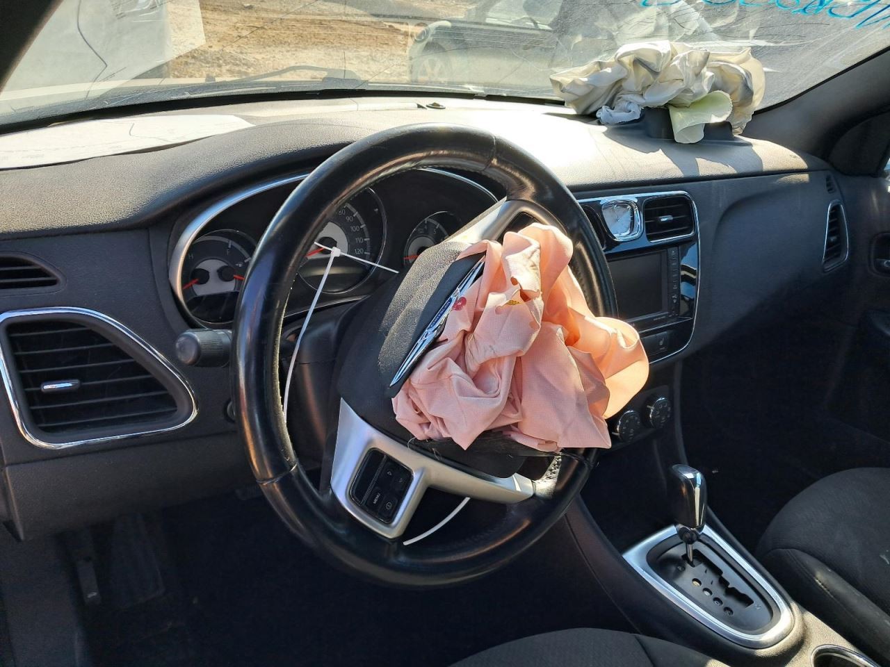 200 2011 Glove Box 4862088